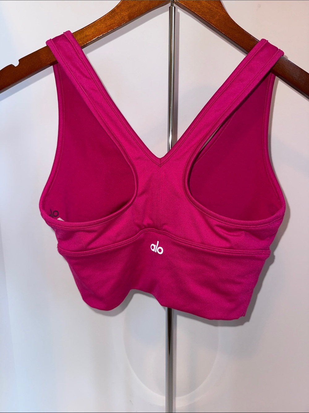 WOMENS ALO YOGA MAGENTA LONGLINE RACEBACK RUCHED SPORTS BRA SIZE XS - Picture 4 of 5